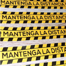 senalizaciones-COVID-19 separadores de distancia en amarillo y negro COVID-19